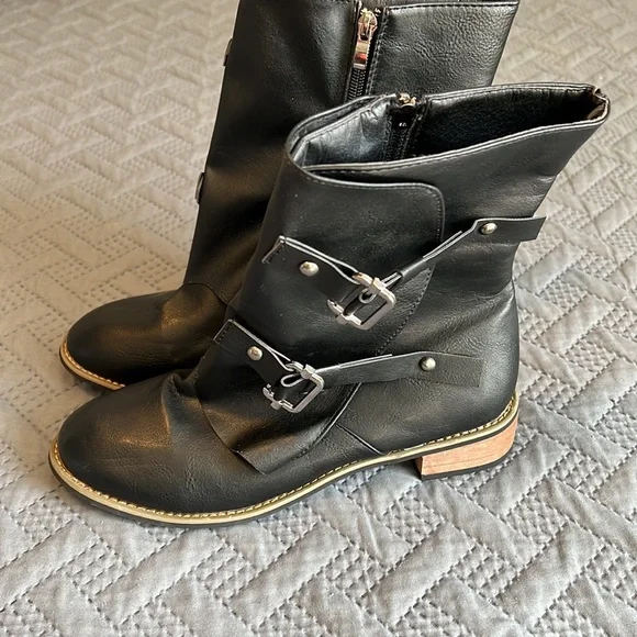 Black Boots - size 40/8 - Picture 3 of 8